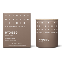 Свеча ароматическая hygge с крышкой, 65 г (новая) S K A N D I N A V I S K FD-SK20209 Skandinavisk