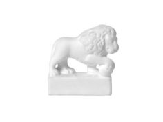 Скульптура Императорский фарфоровый завод. Лев стерегущий. 6.8 см.