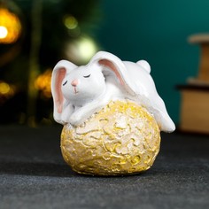 Фигура "Кролик на шаре" бежевый, 8х8см Хорошие сувениры