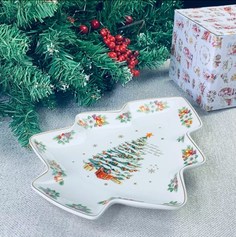 Блюдо Елка 25х21,5 см НОВОГОДНИЙ в под.уп. Фарфор 205-288 118-205-288 Lenardi
