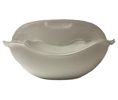 Фигурный пластиковый салатник с крышкой 03932185 No Brand