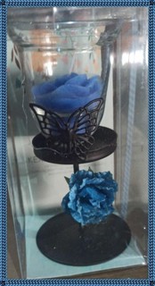 Свеча в виде розы на подставке в подарочной упаковке, 15х8 см (Цвет: Синий ) No Brand