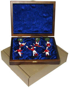 Набор миниатюр в деревянной шкатулке ФУТБОЛ 6 фигур (красно-белая форма) 999-RAZ-16 Ровертайм