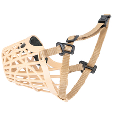 Намордник пластиковый №3 PetTails, обхват морды 20см, длина корзины 5см (лабрадор)