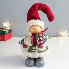 Новогодняя фигурка Гномик в красном колпаке с елочной игрушкой 7669134 1 шт. No Brand