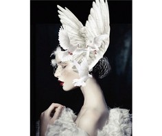 Алмазная мозаика картина стразами Девушка с перьями, 50х65 см No Brand