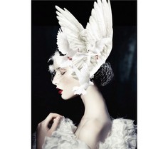 Алмазная мозаика картина стразами Девушка с перьями, 30х40 см No Brand