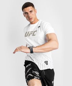Футболка мужская Venum VNMUFC-00137 белая L
