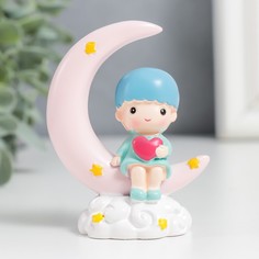 Сувенир полистоун "Малыш на месяце с сердечком" 7,5х6 см No Brand