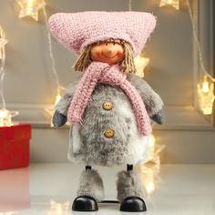 Кукла интерьерная "Девочка в розовой шапке с ушками и белой шубке" 27х10х17 см No Brand