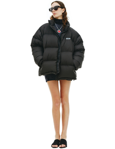 Черный пуховик с логотипом Vetements