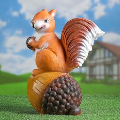 Садовая фигура "Белка на орехе" 30х40см Хорошие сувениры