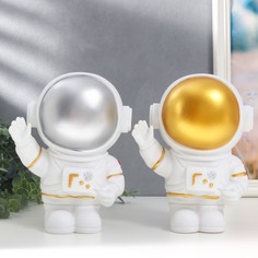 Копилка пластик "Приветствие космонавта" МИКС 13,5х18х22 см No Brand