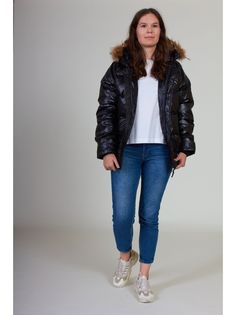 Пуховик женский Taya 74555 черный 44 RU