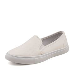 Слипоны женские INSTREET 2-31WA-743ST белые 40 RU