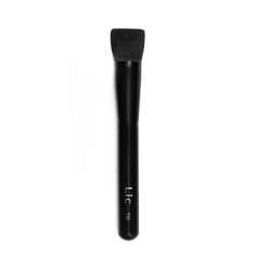 Кисть Lic Makeup Artist Brush T01 для нанесения тона 1 шт