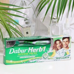 Набор Dabur Herbl: гель зубной освежающий с мятой и лимоном, 150 г + зубная щётка