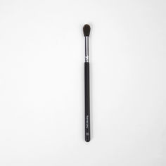 Кисть Revolution BH Cosmetics пушистая для растушевки Fluffy Blending Brush