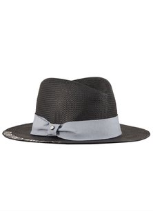 Шляпа EMPORIO ARMANI 637355 0P501 428216 Черный