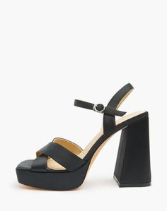 Босоножки женские Mascotte 25-310211 черные 40 RU