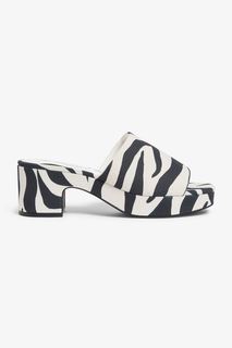 Шлепанцы женские Monki 0954117 черные 36 EU (доставка из-за рубежа)