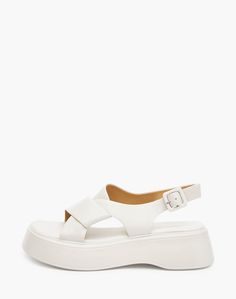 Босоножки женские Mascotte 126-311411 белые 38 RU