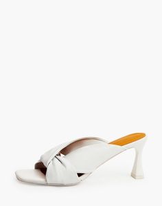 Сабо женские Mascotte 233-311811 белые 38 RU