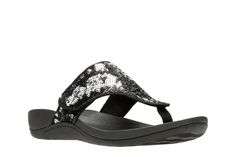 Вьетнамки женские Clarks Pical Lipson 26131491 черные 36 EU