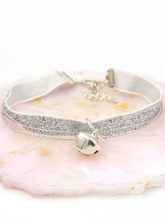 Ошейник для кошек декоративный, колокольчик. 20-25 см No Brand