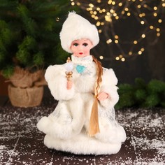 Новогодняя фигурка Зимнее волшебство Снегурочка в белой шубке с сердечком 6939446 1 шт.