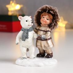 Новогодняя фигурка Девочка в пуховике с белым мишкой 6494633 1 шт. No Brand