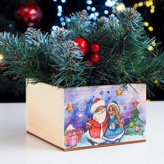 Кашпо деревянное "Дед Мороз и Снегурочка с подарками" 14,5?12,5?8 см No Brand
