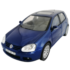 Коллекционная модель автомобиля Volkswagen Golf V Bburago 1/18 металл 18-11009 blue