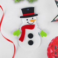 Набор для творчества - создай ёлочное украшение из фетра «Снеговичок в красном шарфике» Школа талантов