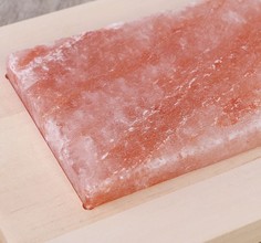 Деревянная разделочная доска с гималайской солью, 19?36 cм (вид2) No Brand
