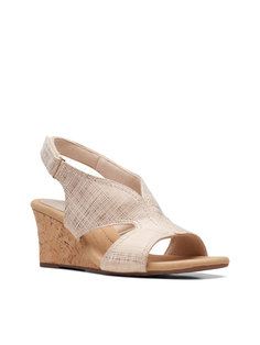 Босоножки женские Clarks Kyarra Aster 26171236 бежевые 37 EU