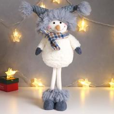 Кукла интерьерная "Снеговичок в серой вязаной шапке с мехом и помпонами" 49х11х18 см No Brand
