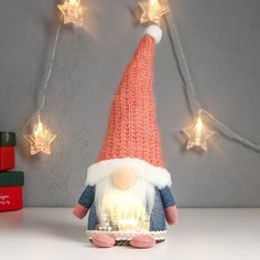 Кукла интерьерная свет "Дед Мороз в розовом вязанном колпаке" 32х12х11 см No Brand