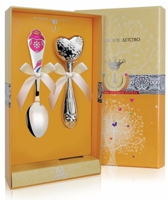 Набор для малышей "Сердце с цветами" из серебра (погремушка + ложка) АргентА