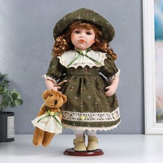 Кукла коллекционная керамика "Леночка в оливковом платье и шляпке, с мишкой" 30 см No Brand