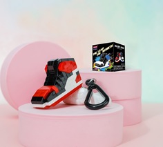 Конструктор 3D из миниблоков Balody Кроссовок Air Jordan 1 красный брелок 165 эл BA18085-1