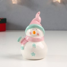 Сувенир керамика "Снеговик розовый колпак и шарф" 9,6х6,4х5,8 см No Brand