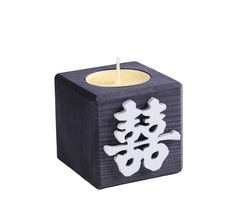 Свеча в деревянном подсвечнике Куб Иероглифы Счастье цвет: Эбен, 6х6х6 см, аромат манго No Brand
