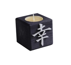 Свеча в деревянном подсвечнике Куб Иероглифы Удача цвет: Эбен 6х6х6 см аромат манго No Brand