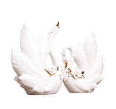 Сувенир керамика "Лебеди с розами" набор 2 шт белый с золотом 21,8х16,8х7,8, 25х19х9 см Sima Land