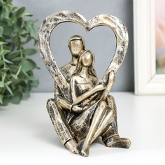 Сувенир полистоун "Влюблённая пара с сердцем" 9,5х10,5х14,5 см No Brand