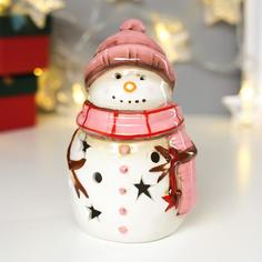 Сувенир керамика свет "Снеговик в розовой вязаной шапке и шарфе" 13,5х8х8,3 см No Brand
