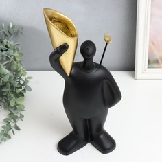 Сувенир полистоун подставка Человек с птицей на плече черный 14х33 см No Brand