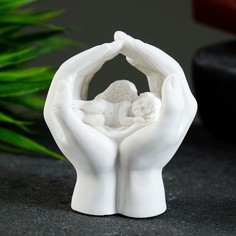 Сувенир "Ангелочек спящий в руках" белый, 6,5см Сувениры из мраморной крошки
