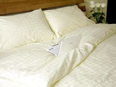 Простыня Maktex из страйп-сатина на резинке 200x220x30 Квадрат в квадрате Шампань